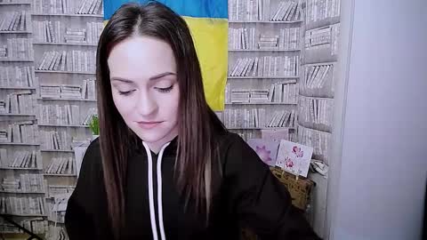 Lina online show from 09-30-25, 05:45