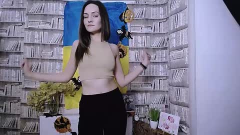 Lina online show from 10-22-25, 06:35