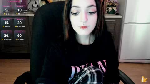 Lina 3  1715622743 online show from 12-13-24, 07:58