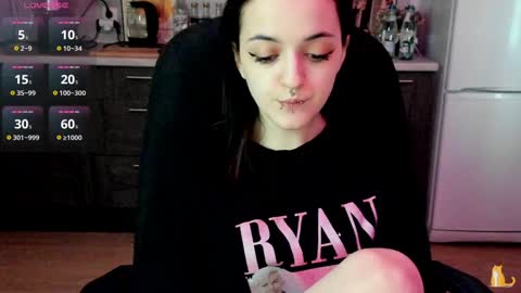 Lina 3  1715622743 online show from 12-16-24, 09:35