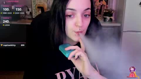 Lina 3  1715622743 online show from 02-11-25, 11:43