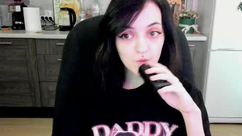 Lina 3  1715622743 online show from 03-11-25, 07:48