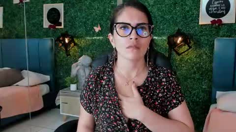 Lina  online show from 10-22-25, 11:32