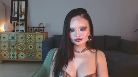 Snapshot of linakimthai chatting on 02-11-25, 08:37 LinaKim online show from 02-11-25, 08:37