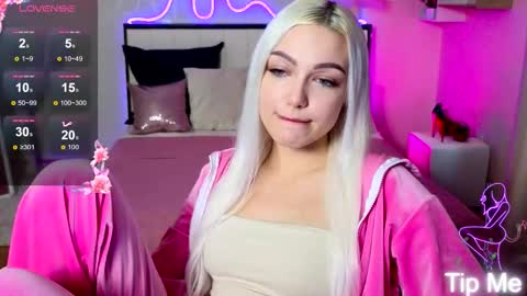 I am Lina online show from 10-11-25, 02:04