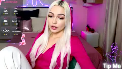 I am Lina online show from 10-17-25, 01:35