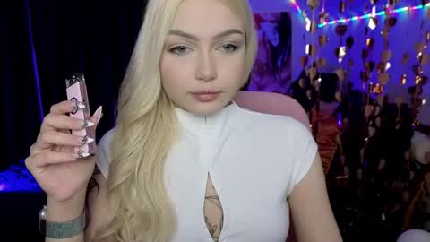 Snapshot of linalirian chatting on 04-23-26, 10:14 I am Lina online show from 04-23-26, 10:14