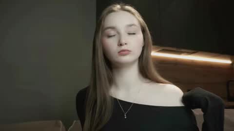 Snapshot of linalure chatting on 11-28-25, 05:26 Lina online show from 11-28-25, 05:26