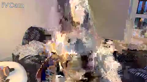 Snapshot of linamurrrr chatting on 05-17-26, 12:52 Nicolas and Lina online show from 05-17-26, 12:52