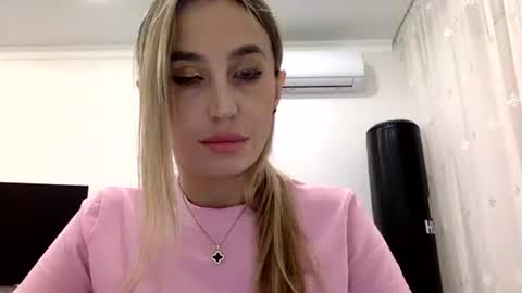 Snapshot of linavora chatting on 12-02-25, 02:01 linavora online show from 12-02-25, 02:01