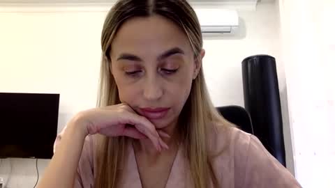 Snapshot of linavora chatting on 02-03-26, 11:59 linavora online show from 02-03-26, 11:59