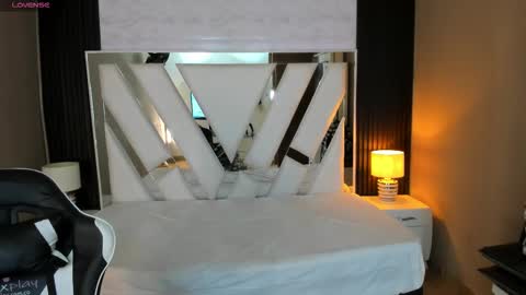 Snapshot of linda4petite chatting on 01-06-26, 06:33 Linda online show from 01-06-26, 06:33