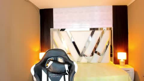 Snapshot of linda4petite chatting on 01-09-26, 06:21 Linda online show from 01-09-26, 06:21