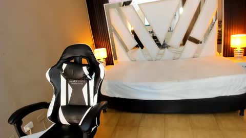 Snapshot of linda4petite chatting on 01-13-26, 06:46 Linda online show from 01-13-26, 06:46