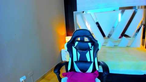 Snapshot of linda4petite chatting on 01-14-26, 06:46 Linda online show from 01-14-26, 06:46