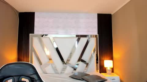 Snapshot of linda4petite chatting on 01-17-26, 06:22 Linda online show from 01-17-26, 06:22