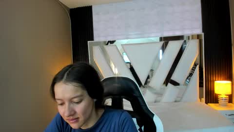 Snapshot of linda4petite chatting on 01-18-26, 02:21 Linda online show from 01-18-26, 02:21