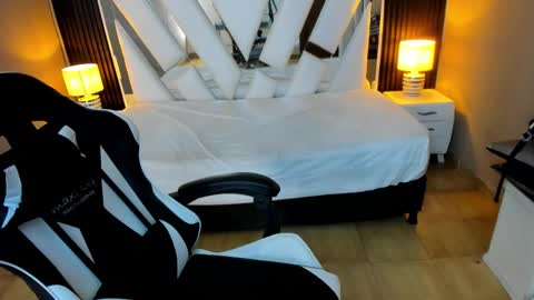 Snapshot of linda4petite chatting on 02-01-26, 01:53 Linda online show from 02-01-26, 01:53