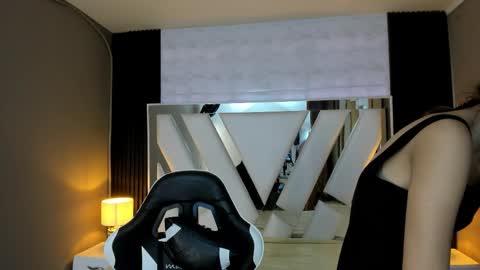 Snapshot of linda4petite chatting on 02-04-26, 06:47 Linda online show from 02-04-26, 06:47