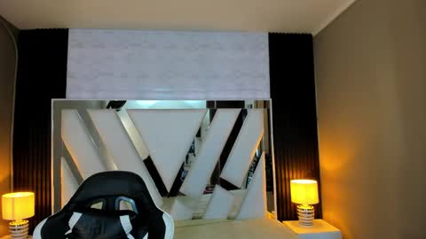 Snapshot of linda4petite chatting on 02-07-26, 06:44 Linda online show from 02-07-26, 06:44