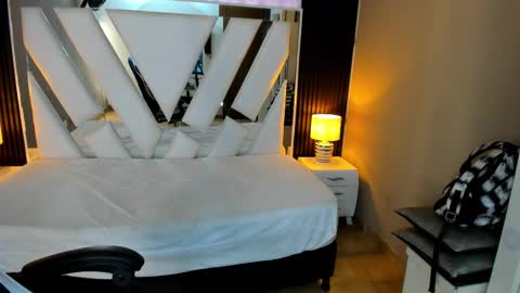 Snapshot of linda4petite chatting on 02-08-26, 01:14 Linda online show from 02-08-26, 01:14