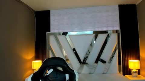 Snapshot of linda4petite chatting on 02-15-26, 01:31 Linda online show from 02-15-26, 01:31