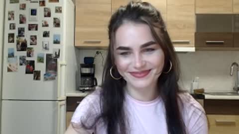 Snapshot of linda_aa chatting on 12-20-25, 08:05 Linda online show from 12-20-25, 08:05