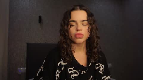 Linda online show from 12-22-25, 01:19