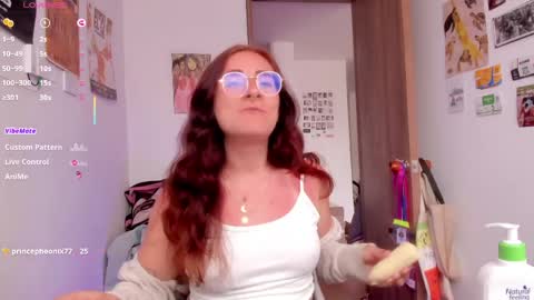 Giggles  online show from 04-10-26, 05:17