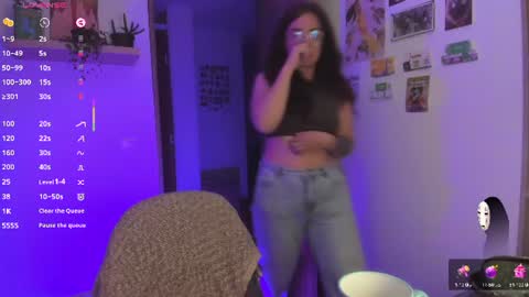 Giggles  online show from 06-18-26, 01:06