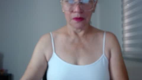 Snapshot of linda_hanna1977 chatting on 11-13-25, 01:43 Linda Hanna online show from 11-13-25, 01:43