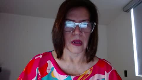Snapshot of linda_hanna1977 chatting on 11-14-25, 02:38 Linda Hanna online show from 11-14-25, 02:38