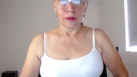 Snapshot of linda_hanna1977 chatting on 11-24-25, 05:01 Linda Hanna online show from 11-24-25, 05:01
