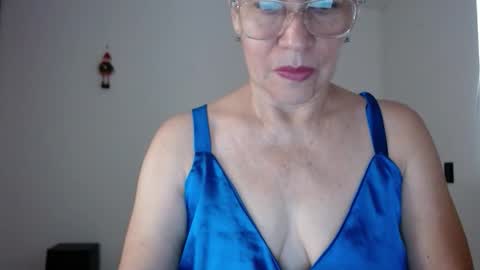Snapshot of linda_hanna1977 chatting on 12-16-25, 02:55 Linda Hanna online show from 12-16-25, 02:55