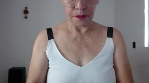 Snapshot of linda_hanna1977 chatting on 12-18-25, 03:18 Linda Hanna online show from 12-18-25, 03:18