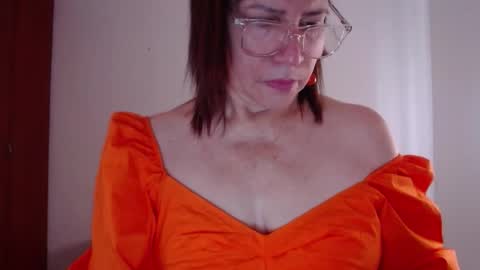 Snapshot of linda_hanna1977 chatting on 01-15-26, 04:11 Linda Hanna online show from 01-15-26, 04:11