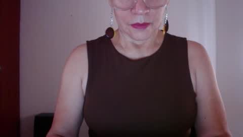 Snapshot of linda_hanna1977 chatting on 01-17-26, 02:11 Linda Hanna online show from 01-17-26, 02:11