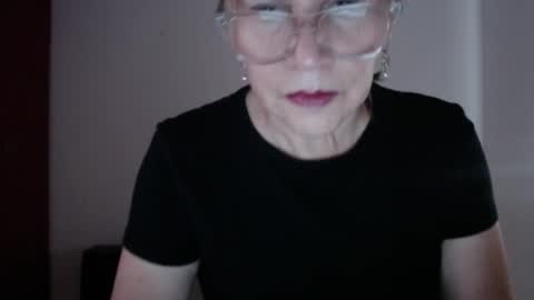 Snapshot of linda_hanna1977 chatting on 02-16-26, 05:31 Linda Hanna online show from 02-16-26, 05:31