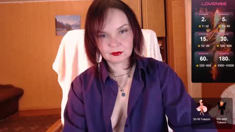 Snapshot of linda_may_ chatting on 01-09-25, 02:33 Lena online show from 01-09-25, 02:33