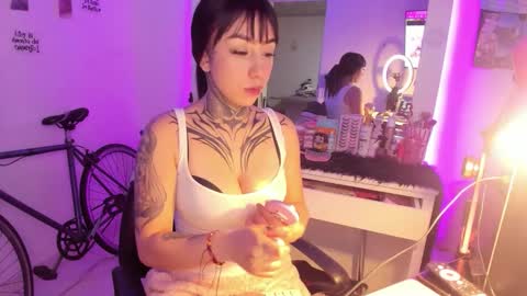 Snapshot of linda_milleer_ chatting on 02-22-26, 09:35 Lindaa maria online show from 02-22-26, 09:35