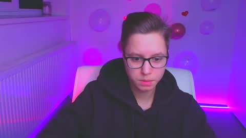 Snapshot of linda_miss_ chatting on 02-18-25, 06:15 Linda online show from 02-18-25, 06:15