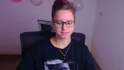 Snapshot of linda_miss_ chatting on 02-19-25, 06:22 Linda online show from 02-19-25, 06:22