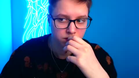 Snapshot of linda_miss_ chatting on 03-11-25, 09:24 Linda online show from 03-11-25, 09:24