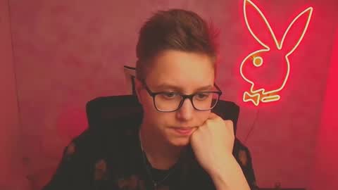 Snapshot of linda_miss_ chatting on 03-12-25, 04:35 Linda online show from 03-12-25, 04:35