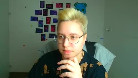 Snapshot of linda_miss_ chatting on 03-18-26, 12:19 Linda online show from 03-18-26, 12:19