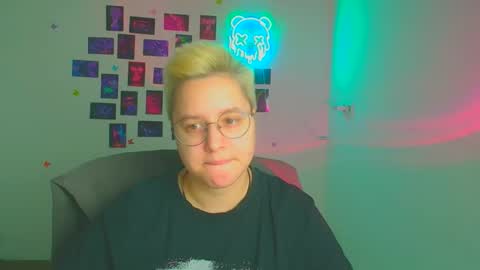 Snapshot of linda_miss_ chatting on 03-19-26, 05:55 Linda online show from 03-19-26, 05:55