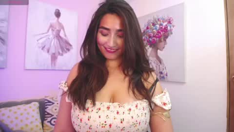 Snapshot of linda_morgan1 chatting on 03-04-25, 03:15 Maria Paula online show from 03-04-25, 03:15