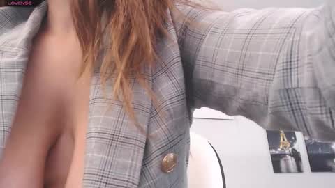 Snapshot of linda_morgan1 chatting on 10-30-25, 01:01 Maria Paula online show from 10-30-25, 01:01