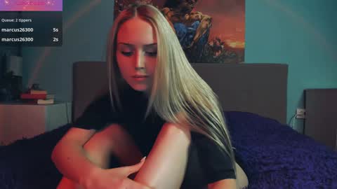 Snapshot of linda_roxy chatting on 02-04-25, 07:22 Linda online show from 02-04-25, 07:22