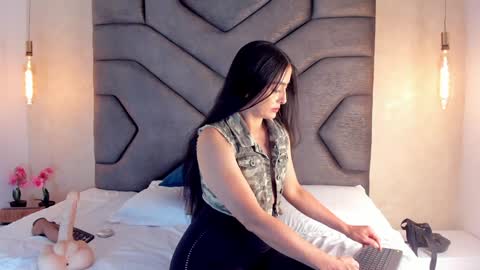 Linda Saenz online show from 02-06-25, 11:54